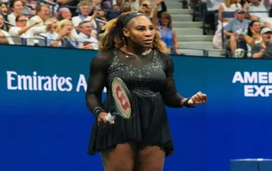 Serena Williams Retirement: आखिरी मैच में हार के बाद इमोशनल हुई सेरेना आंसुओं के साथ विदाई